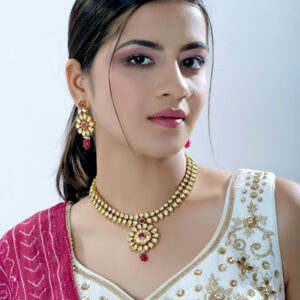 Luxurious Kundan Gem Set