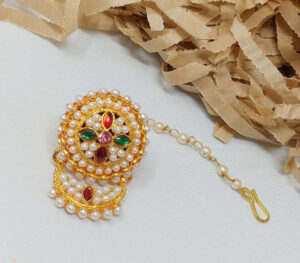 Regal Rajputi Borla Maang Tikka: Classic Beauty